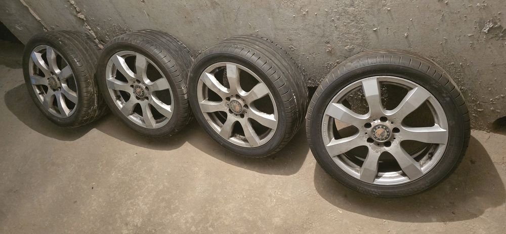 Vand Roti 17 inch pentru Mercedes cu anvelope vara Nokian noi 245/40/17 (jante + pneuri)