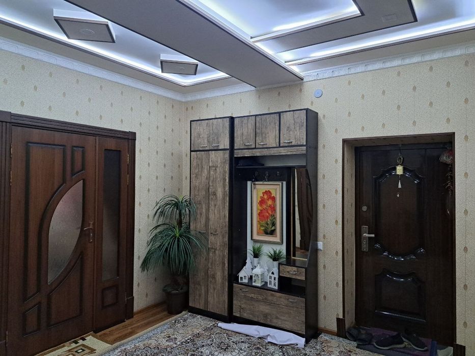 Квартира сотилади 100кв 3 хона.евро ремонт .жихозлари билан.