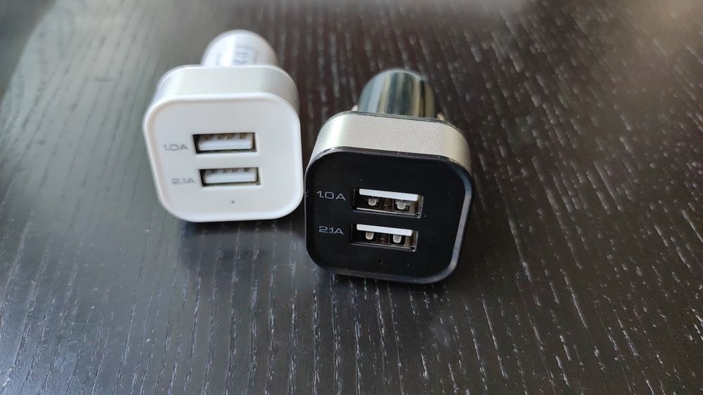 Зарядно за запалка с 2бр. USB - бяло/черно