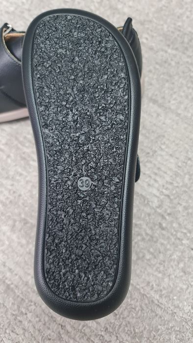 Продам женские туфли слипоны