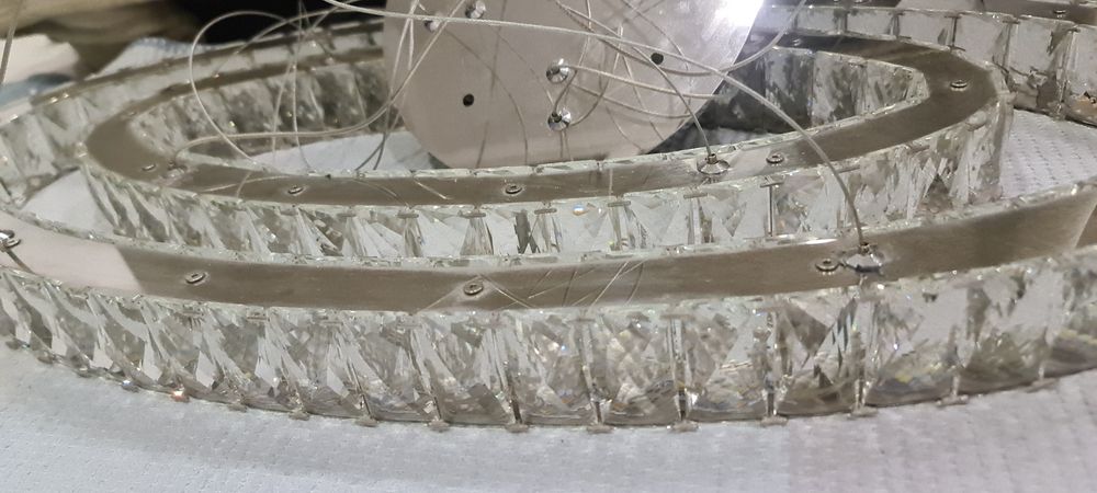 Продаем люстру дёшево.