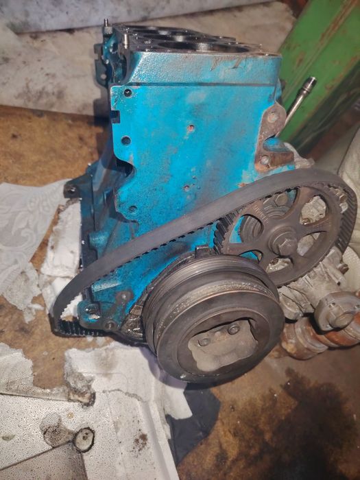 Продам двигатель на запчасти