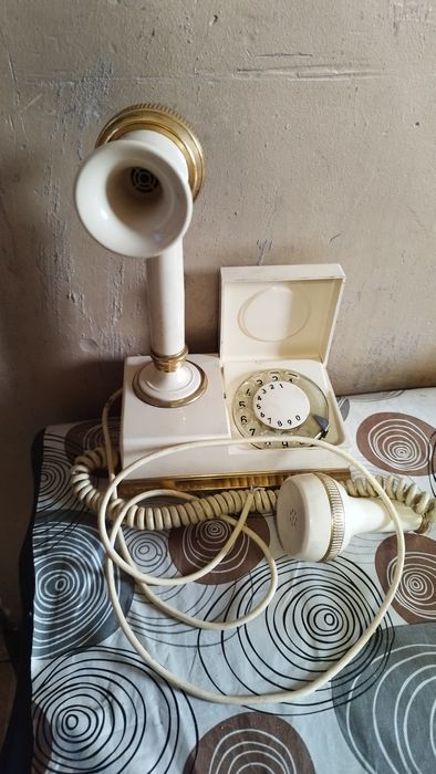 Ретро телефон ТЕЛКОМ, цвят - слонова кост.