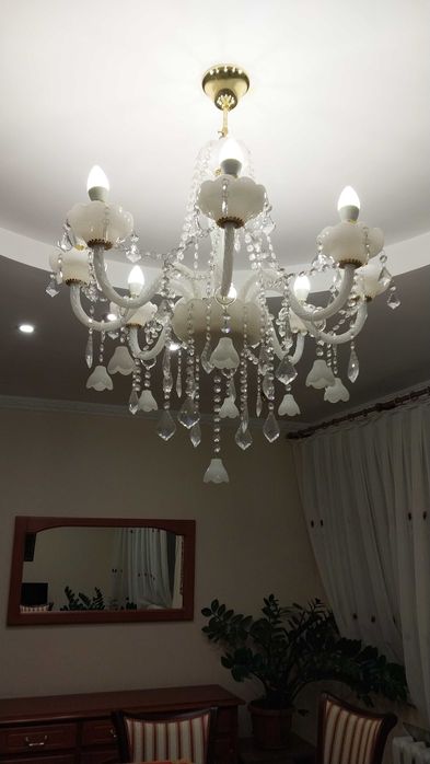 Продам люстру.           .