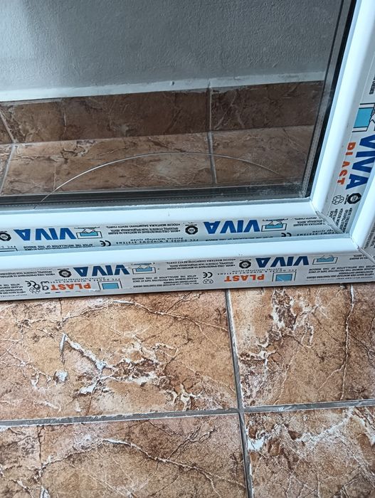 Vând ușa termopan geam fumuriu nouă