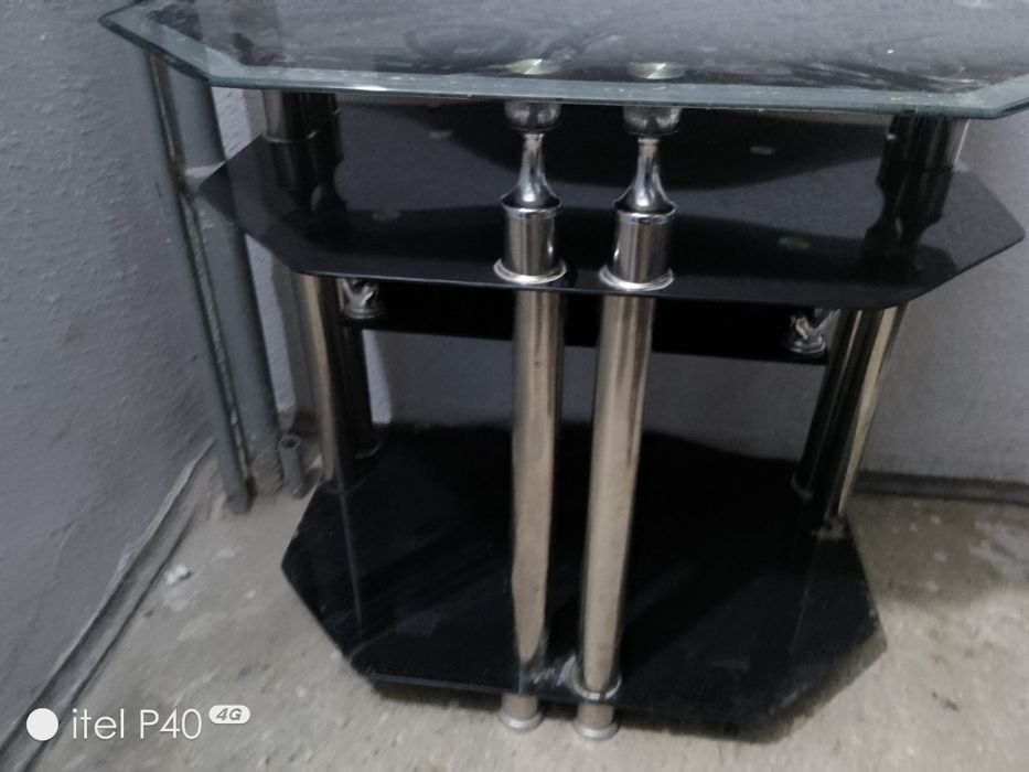 Продаю стеклянные стол