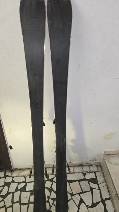 Sckiuri, clapari,ochelari de ski, jacheta si pantaloni tehnici