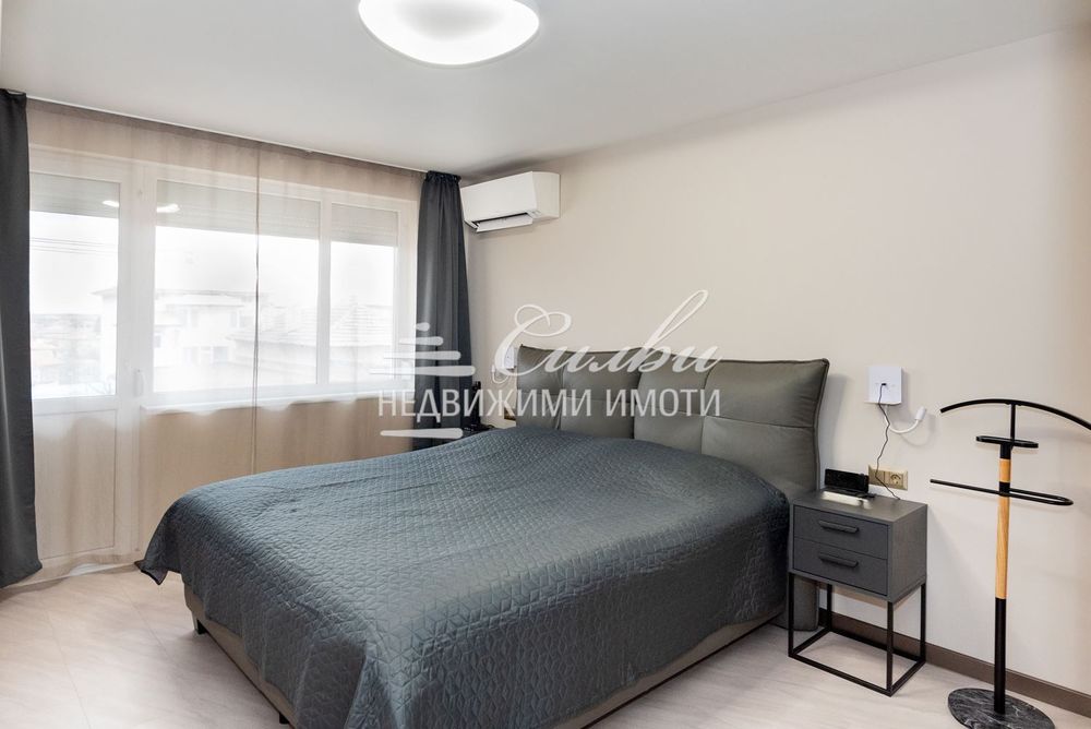 Етаж от къща с ТРИ ГАРАЖА - гр. Велики Преслав!