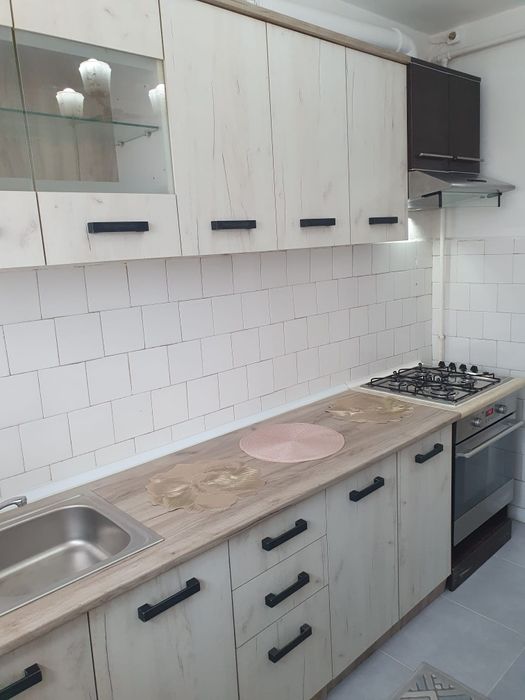 Inchiriez apartament  2 camere zona centrala