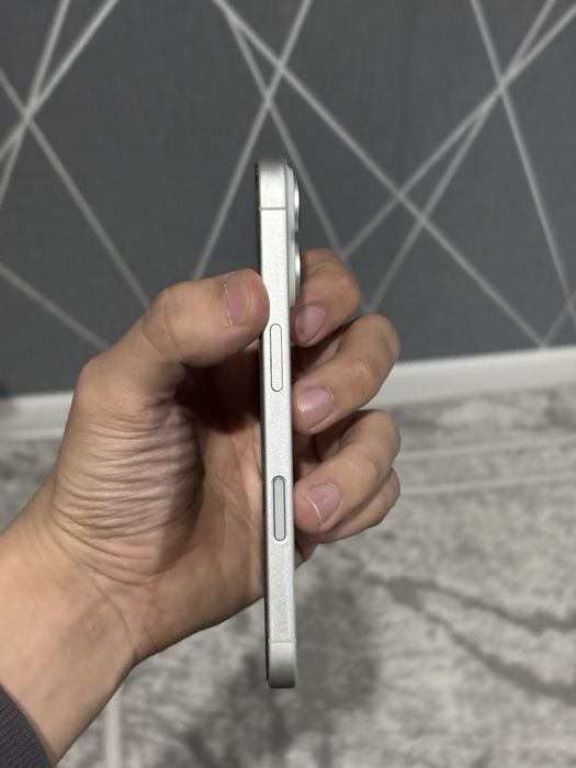 Подам Айфон 16 в идеальном состоянии