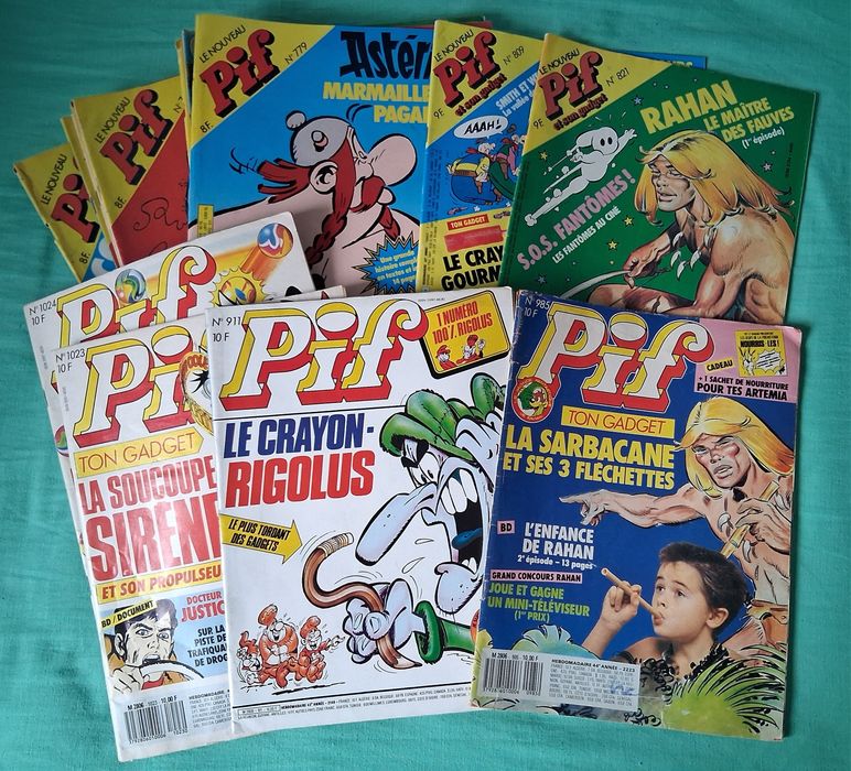 Лот Стари Френски Списания Pif Gadjet 25 Броя