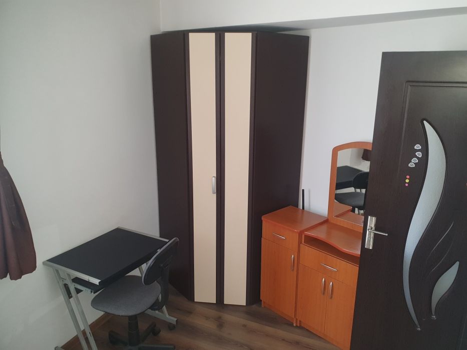 Închiriez apartament  2 camere.