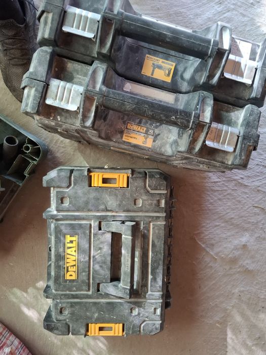 Комплект куфари за инструменти  на Bosch