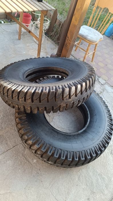 НОВИ Гуми 10.00 х 18  ( БДС 10227 - 72 ) 2 бр. за Газ 63 камион и др.