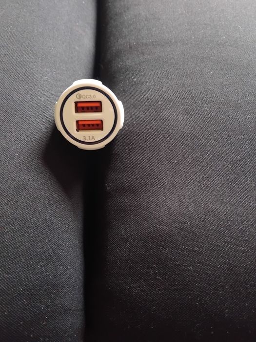 Адаптер за зарядно устройство  за кола