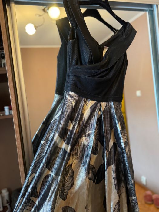 Vând rochie lungă de ocazie (negru-auriu)