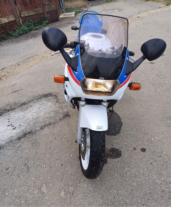 Motocicleta BMW 259 R1100R/Suzuki GSX600