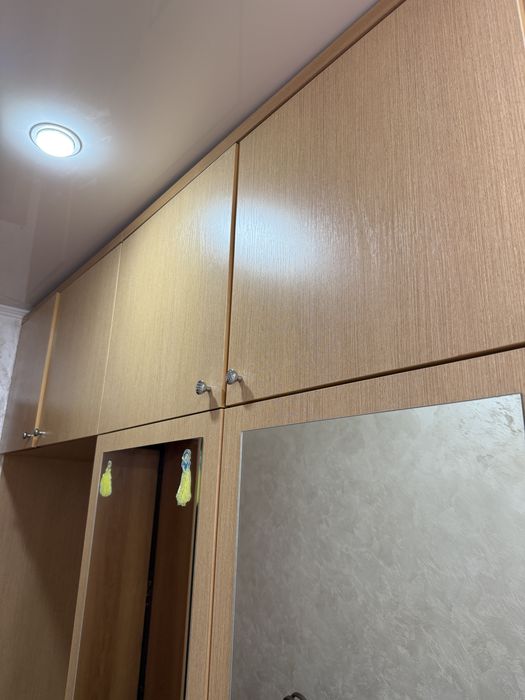Продам шкаф в прихожую
