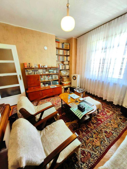 Продавам двустаен апартамент в центъра на гр. Перник ул. Кракра