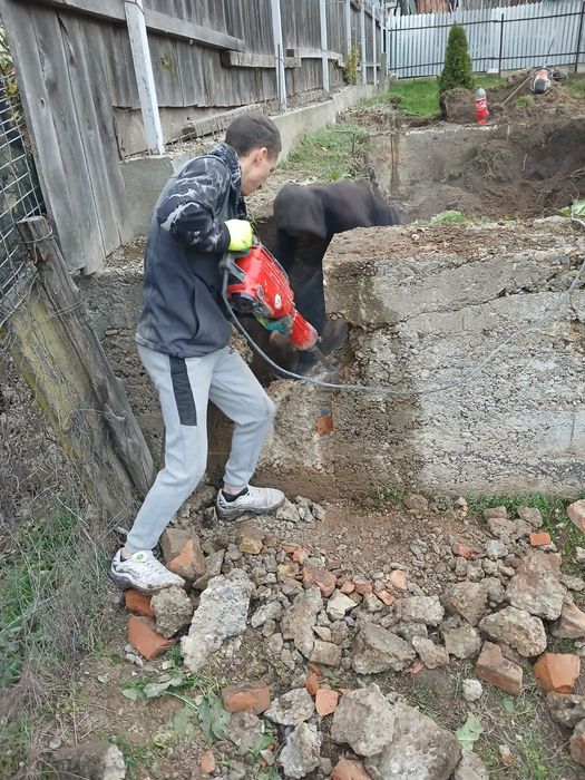 Spart șape, demolări, decopertări gresie,faianță,scos parchet,debarasă