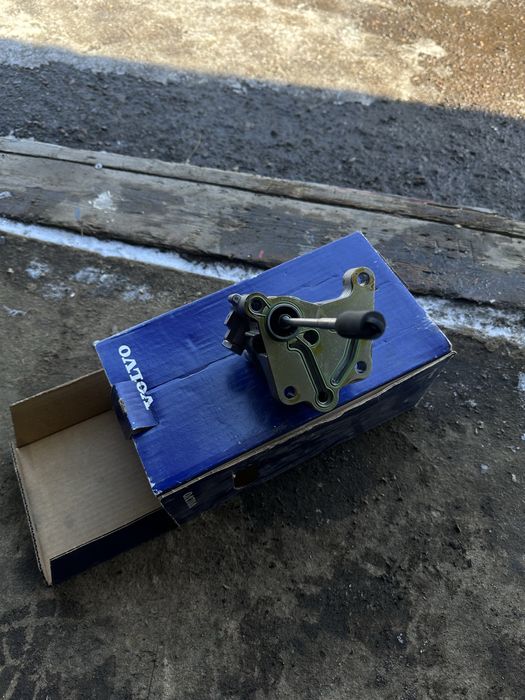Volvo топливный насас новый
