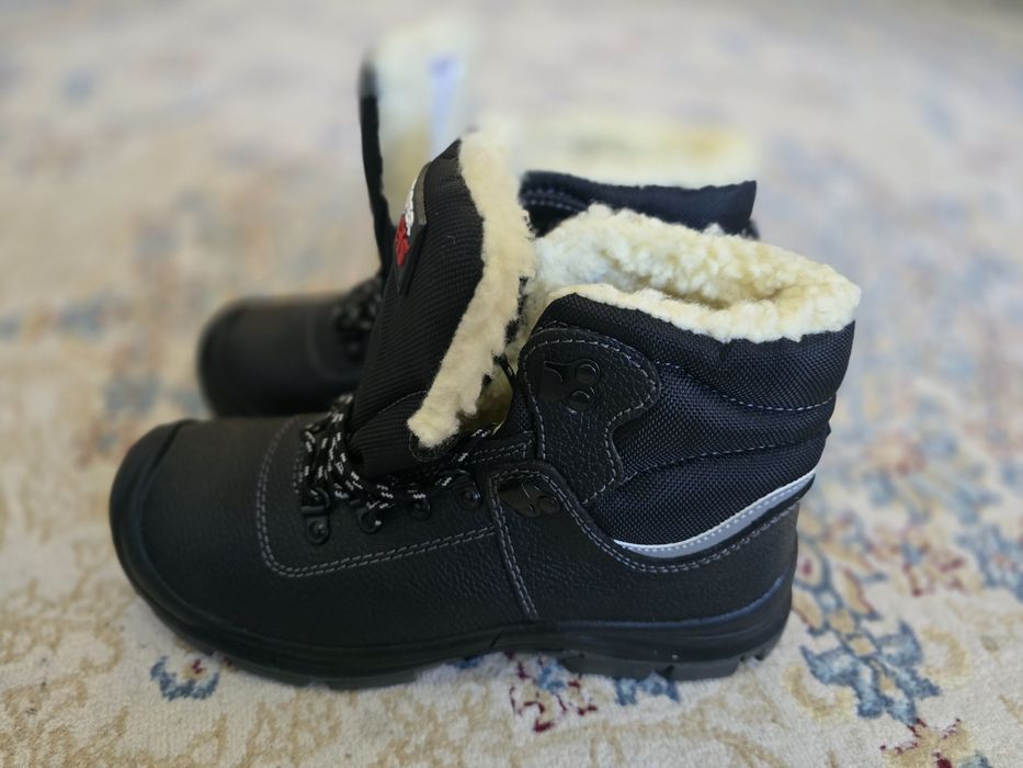 Зимнии спец ботинка 41 размер