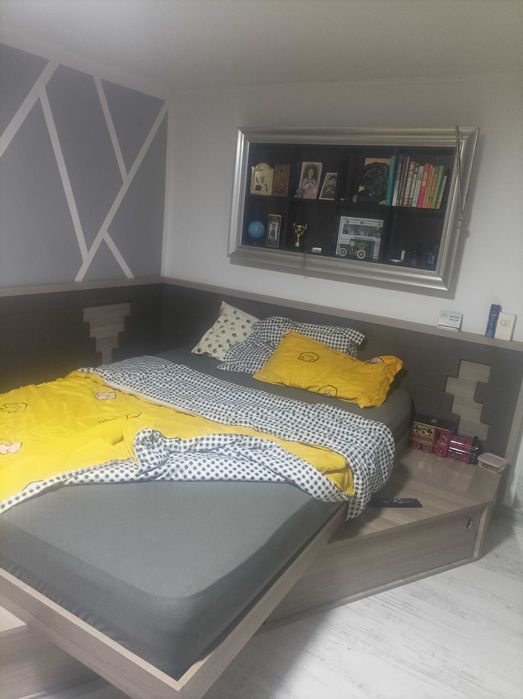 Pat de vânzare aproape nou cu saltea.