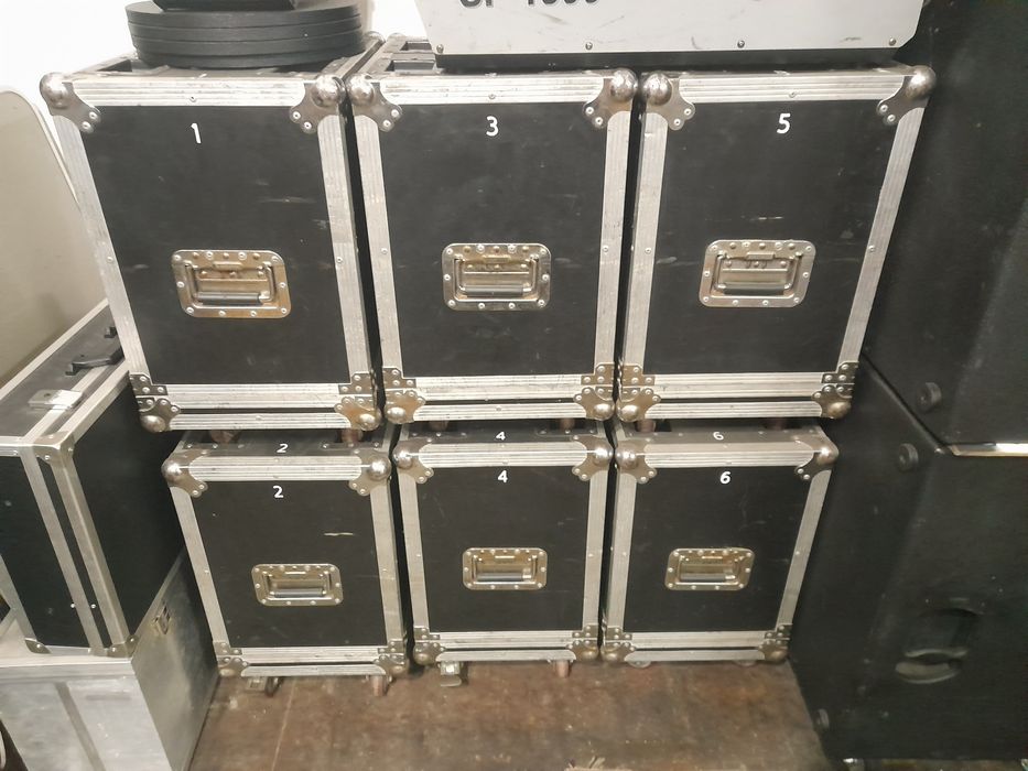 Închiriez boxe, lumini,fum greu,artificii