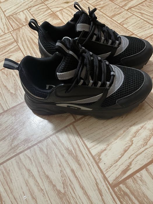 Dior b22.