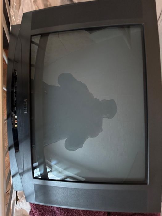 2 стари телевизора Panasonic и Vestel – за части или ретро проект