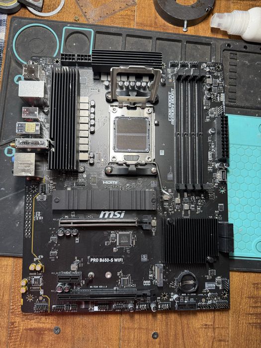 MSI PRO B650-S WIFI AM5 – 3 pini îndoiți – Pentru reparat