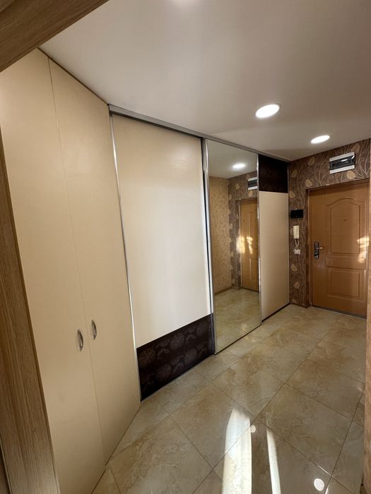 Дава се под наем Двустаен апартамент в Варна, Възраждане 1 - 80 кв.м за 528.36 € - Снимка #11