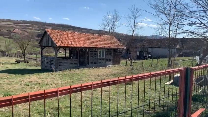 Cabana și Teren Generos în localitatea Hening