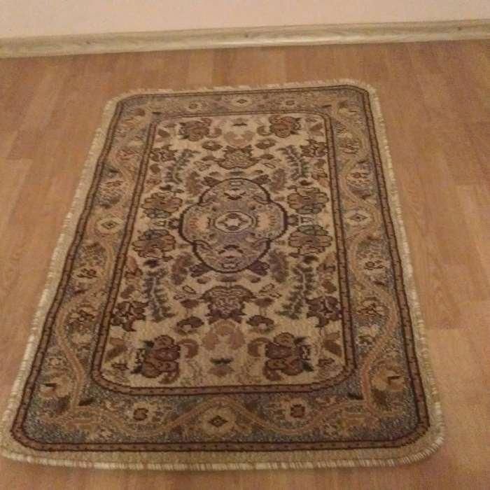Covor nou- Dimensiuni: 100 cm lungime, 65 cm latime