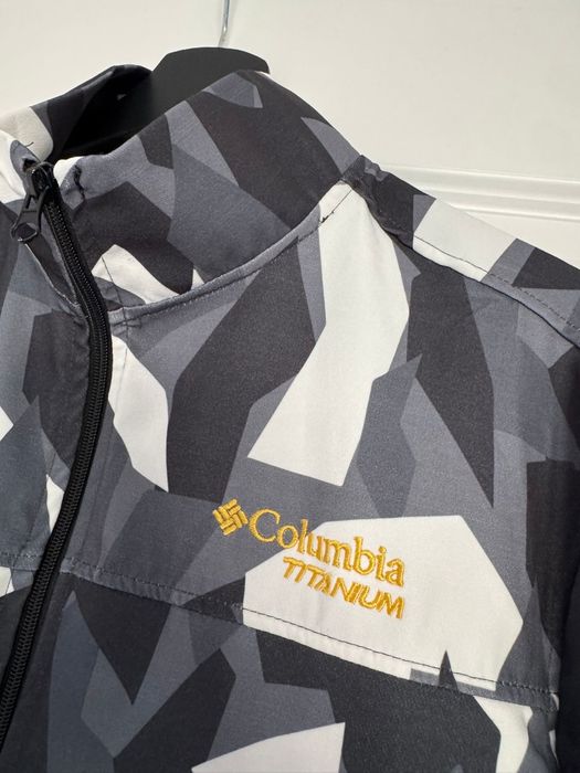 Geacă Columbia Titanium cu model de camuflaj geometric -M