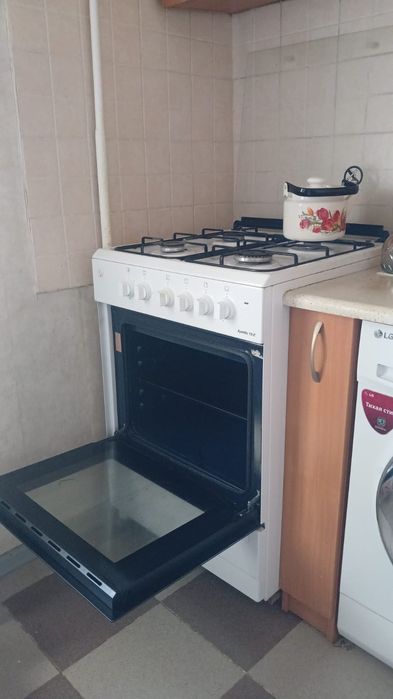 Продается почти новый газ с духовкой
