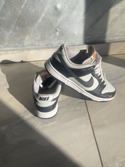 Nike Dunk Low marimea 40 purtati doar o data