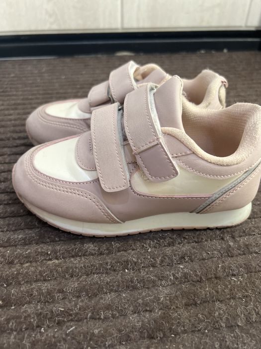 Кроссовки для девочки