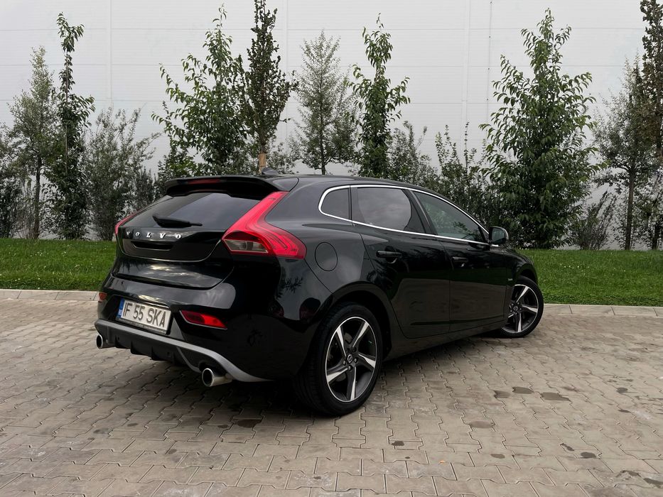 Volvo V40 D3 R-Design | Automată | 5 cilindri Motor Volvo | revizia la zi