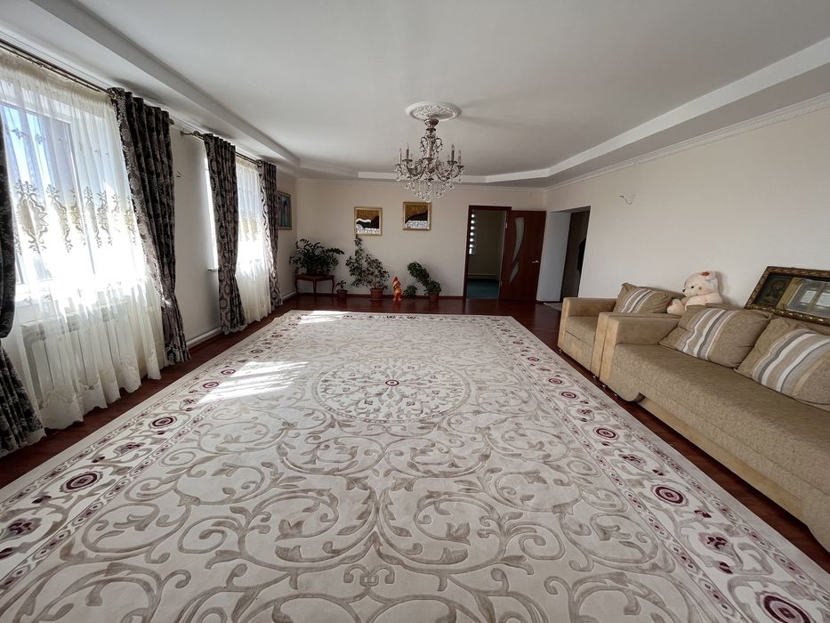 Продаётся частный 2-этажный дом