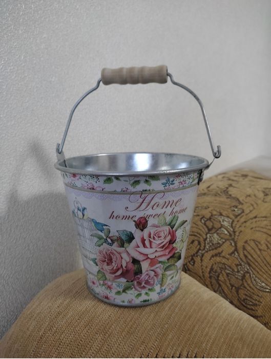 Продам  сувениры вазы, ключницы, часы