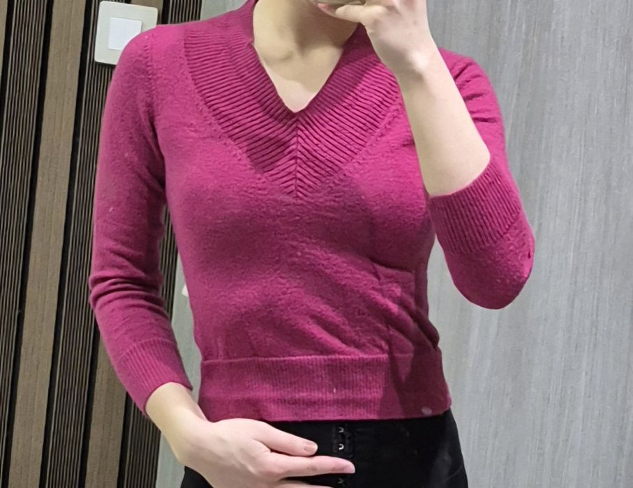 Розов пуловер, вълна