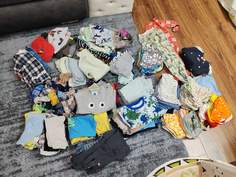 Отдам пакет вещей на мальчика(1-2года) за шоколадку