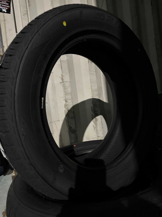 Нови Всесезонни Гуми Arivo Carlorful A/S 215/55R17 98W Xl Нов Dot