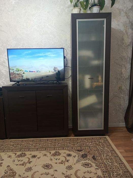 Продам сервант, тумбу