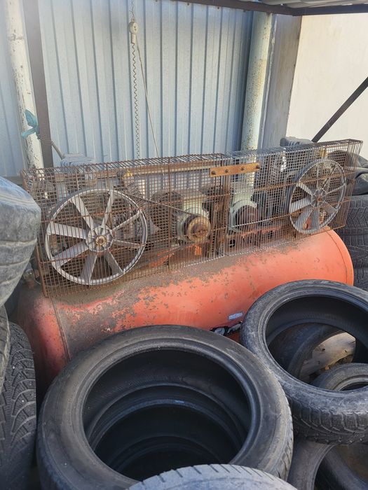 Продам компрессор воздушный 380 вольт