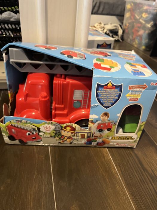Masinuta de pompieri cu cuburi (30 piese)