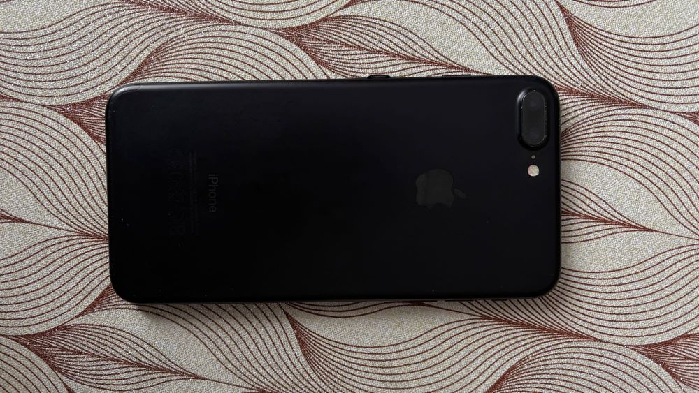 Продавам iPhone 7 Plus 32 GB – Черен