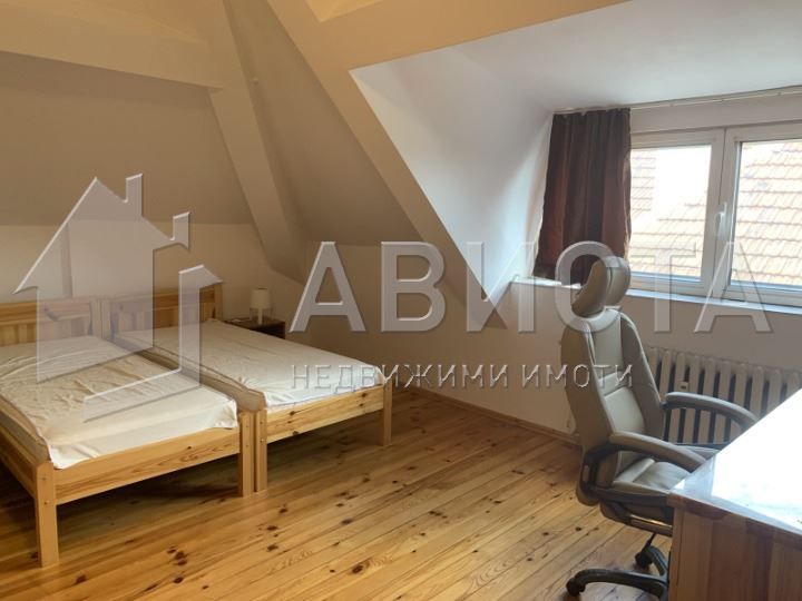 Дава се под наем Тристаен апартамент в София, Център - 70 кв.м за 790 € - Снимка #2