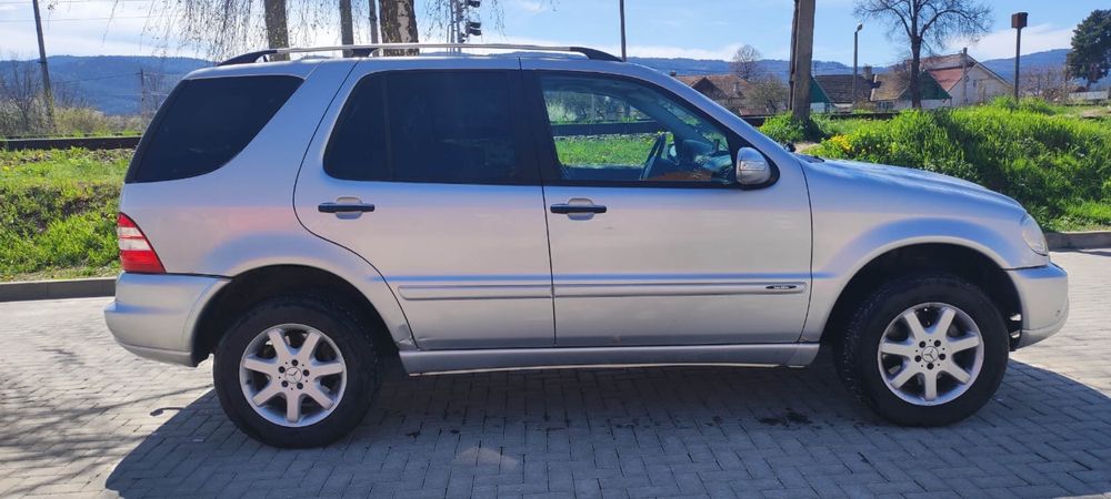 Vând Mercedes-Benz ML 270